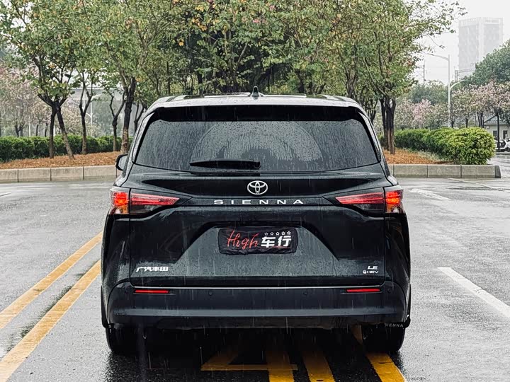 Фото 5 - Toyota Sienna