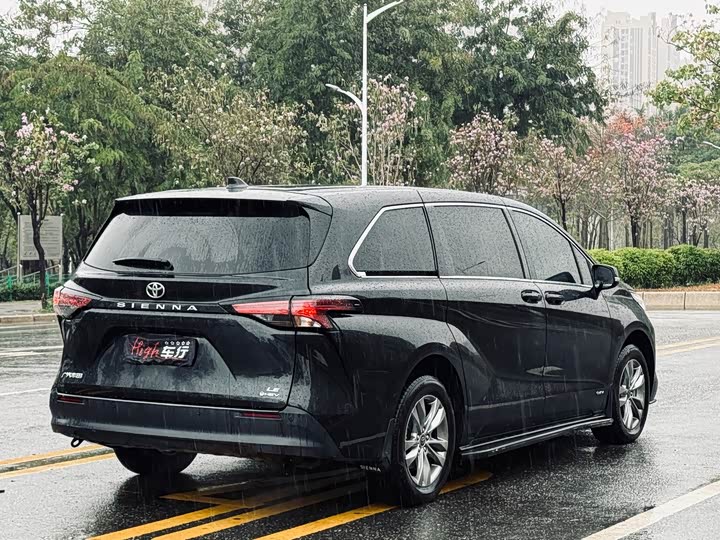 Фото 6 - Toyota Sienna