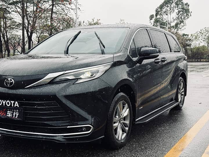 Фото 9 - Toyota Sienna