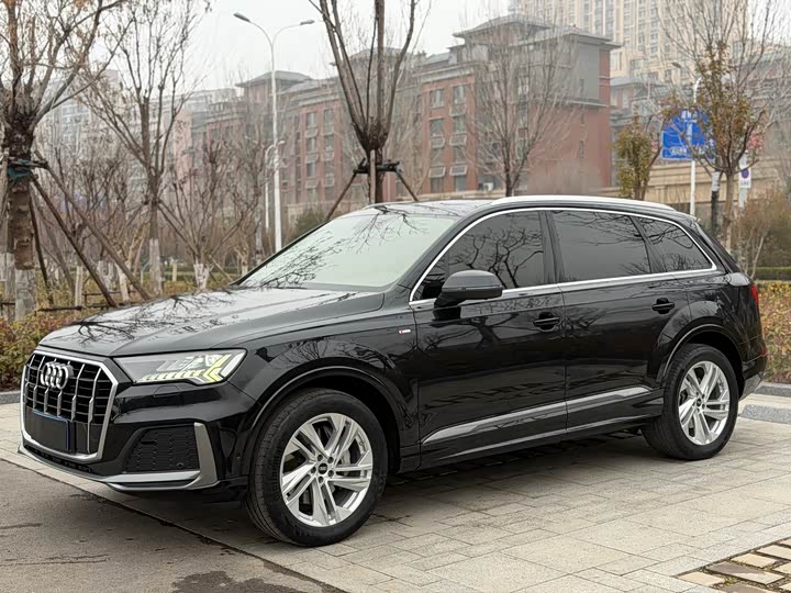 Фото 1 - Audi Q7