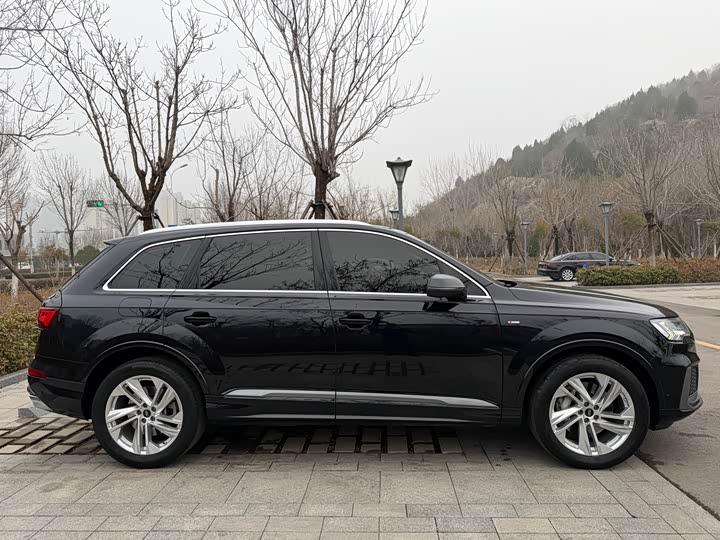 Фото 4 - Audi Q7