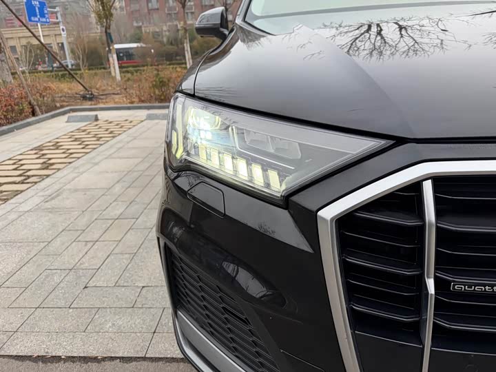 Фото 8 - Audi Q7