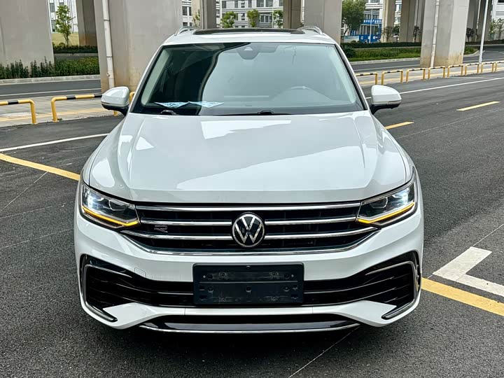 Фото 2 - Volkswagen Tiguan L Pro