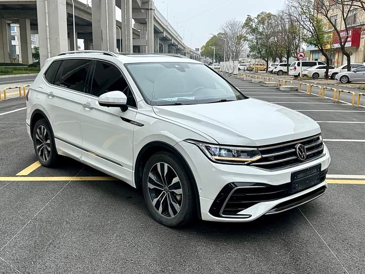 Фото 3 - Volkswagen Tiguan L Pro