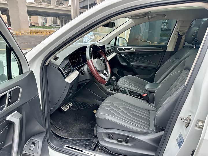 Фото 6 - Volkswagen Tiguan L Pro