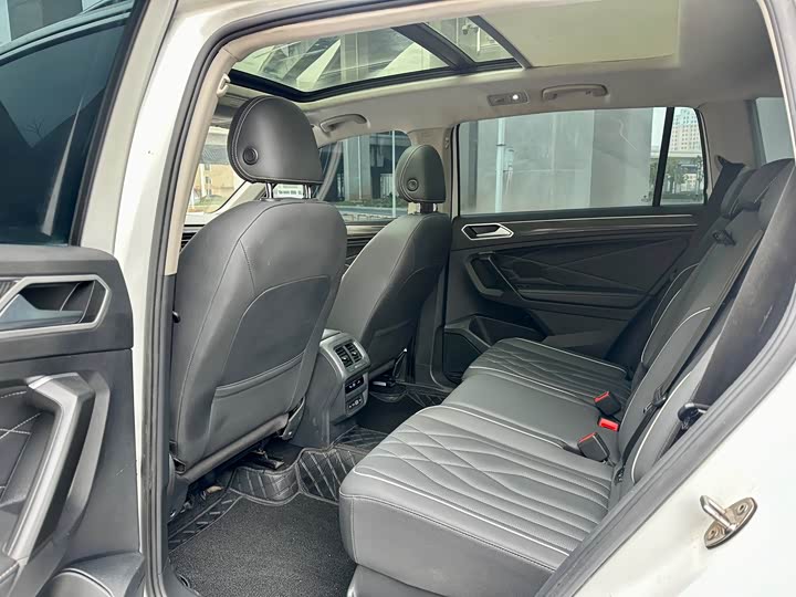 Фото 9 - Volkswagen Tiguan L Pro