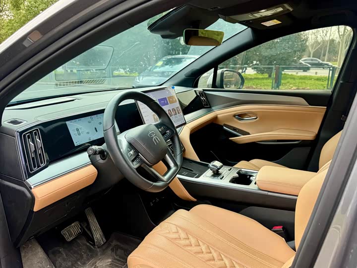 Photo 4 - BYD Song L DM-i Hybrid