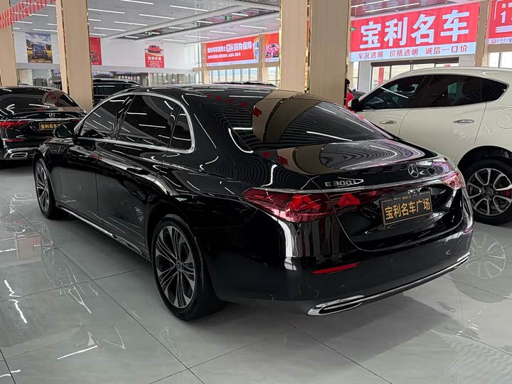 Фото 4 - Mercedes-Benz E-Class