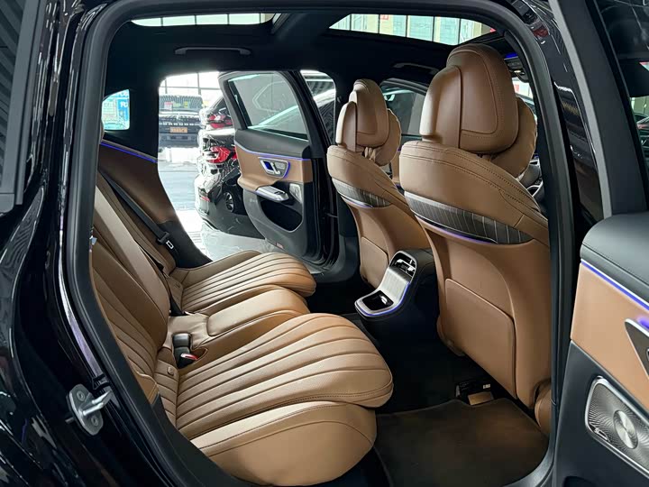 Фото 9 - Mercedes-Benz E-Class