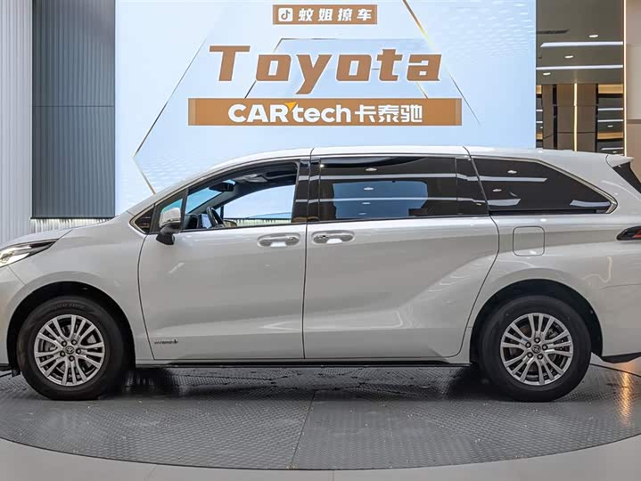 Photo 3 - Toyota Sienna