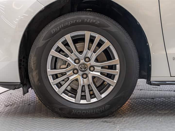 Photo 8 - Toyota Sienna