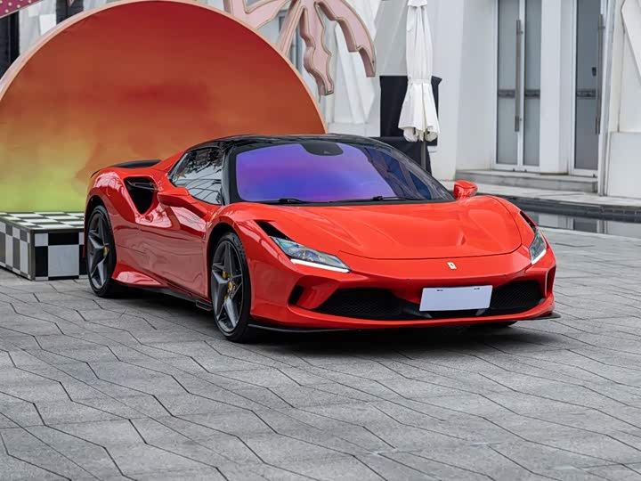 Photo 3 - Ferrari F8