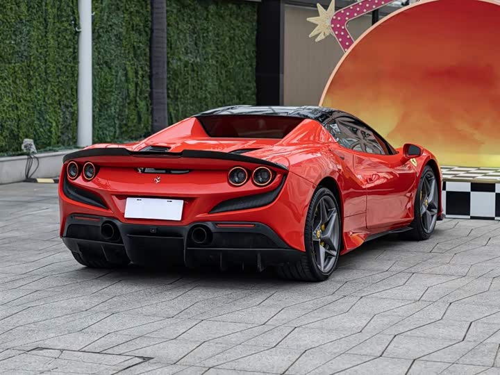 Photo 4 - Ferrari F8