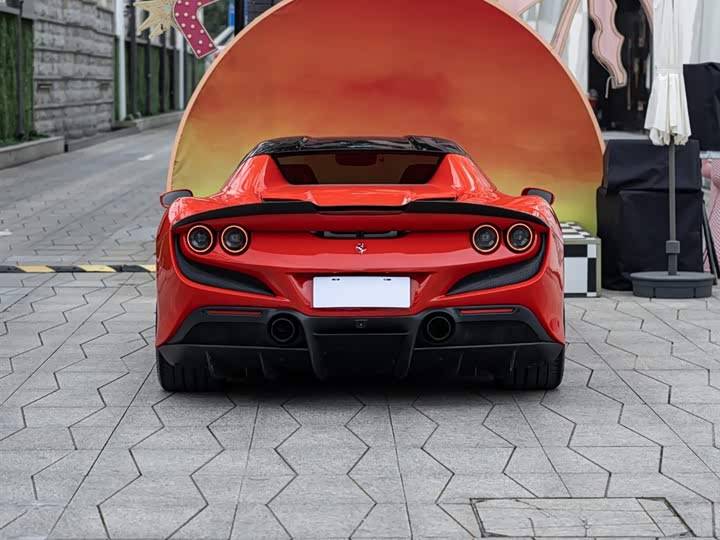 Photo 5 - Ferrari F8