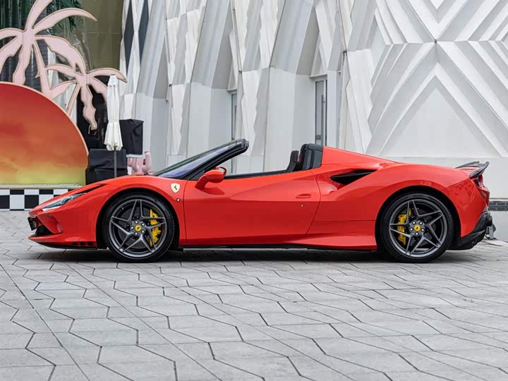 Photo 7 - Ferrari F8