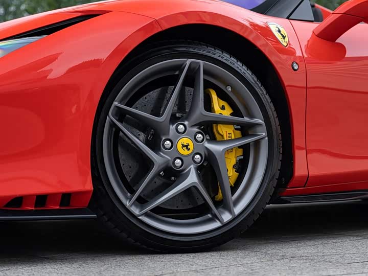 Photo 8 - Ferrari F8