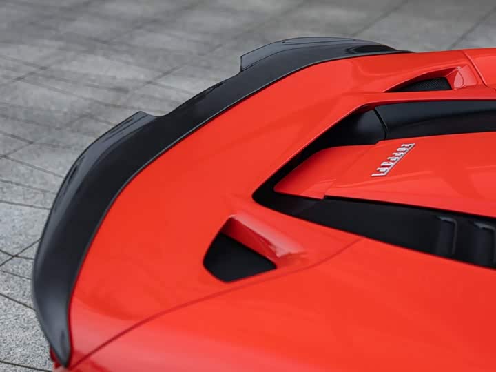Photo 9 - Ferrari F8