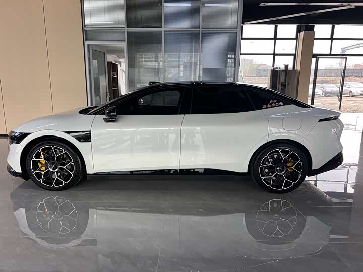 Фото 3 - Zeekr 007