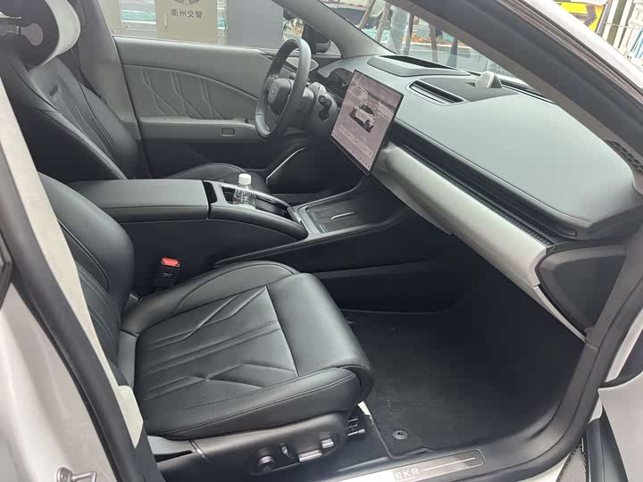 Фото 9 - Zeekr 007