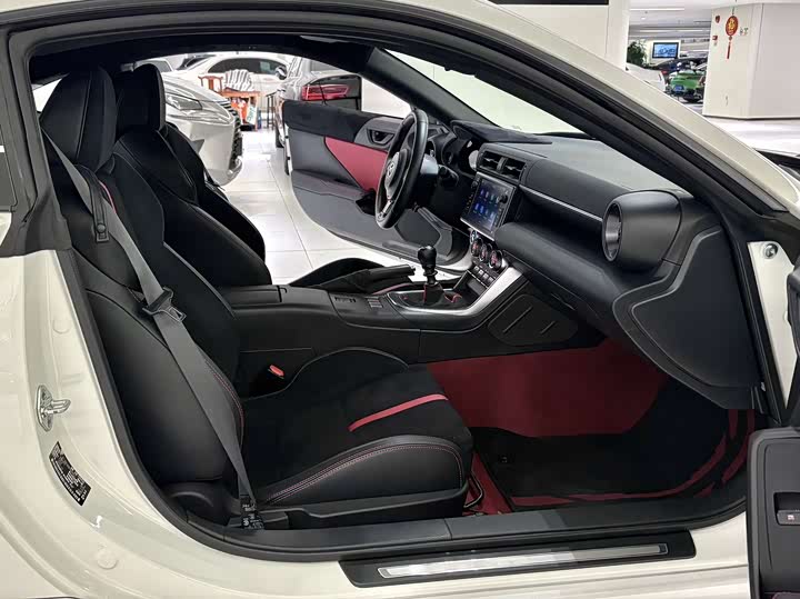 Photo 5 - Toyota GR86