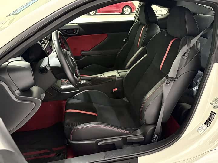 Photo 6 - Toyota GR86