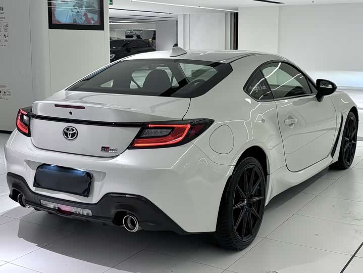 Photo 7 - Toyota GR86