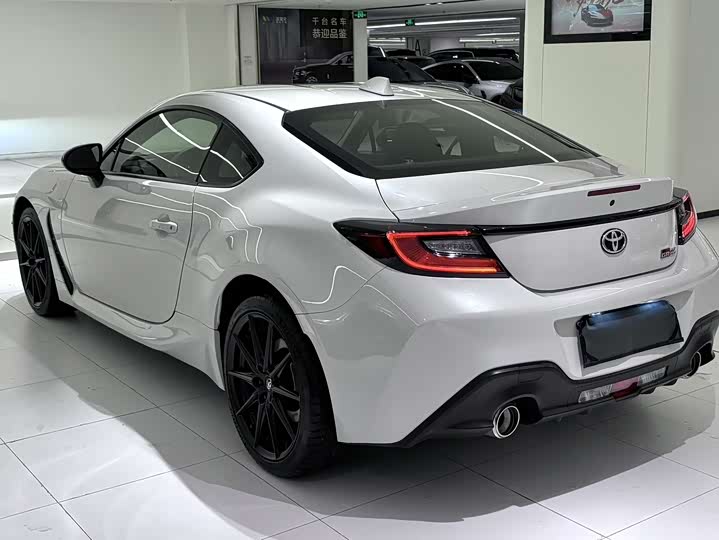 Photo 9 - Toyota GR86