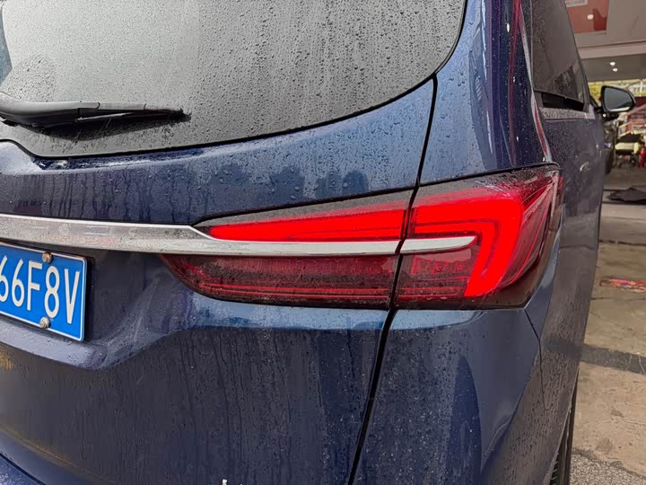 Фото 8 - Buick GL8 ES