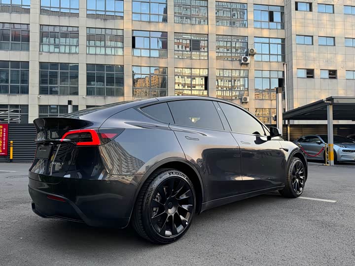 Фото 6 - Tesla Model 3