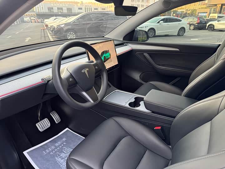 Фото 8 - Tesla Model 3