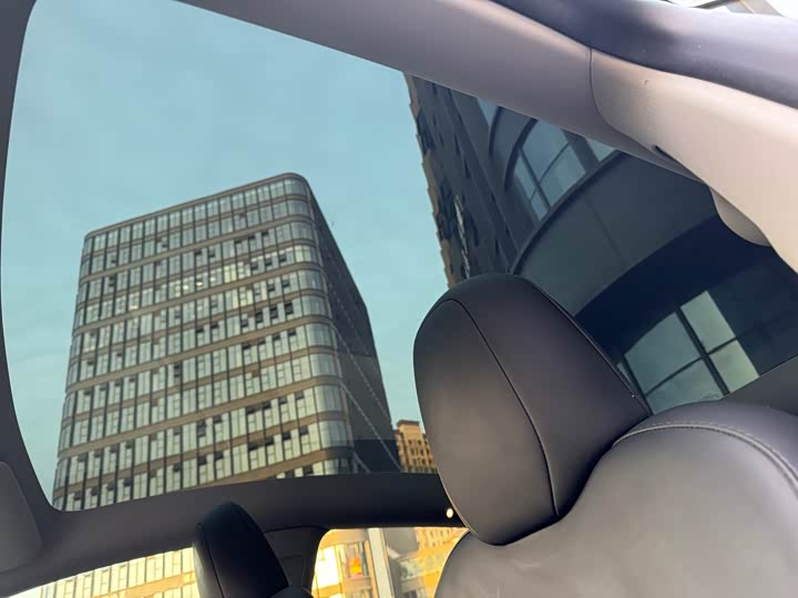 Фото 9 - Tesla Model 3