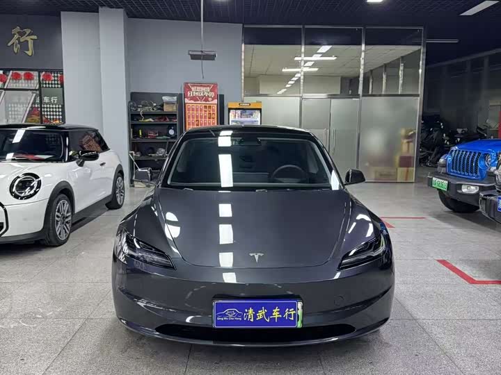 Фото 2 - Tesla Model 3