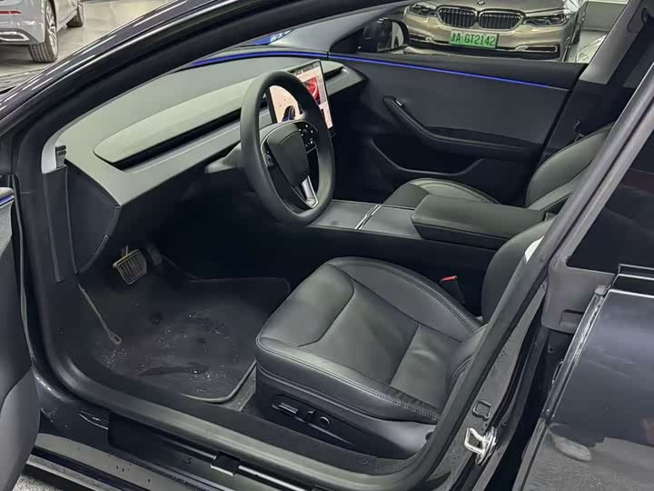 Фото 3 - Tesla Model 3