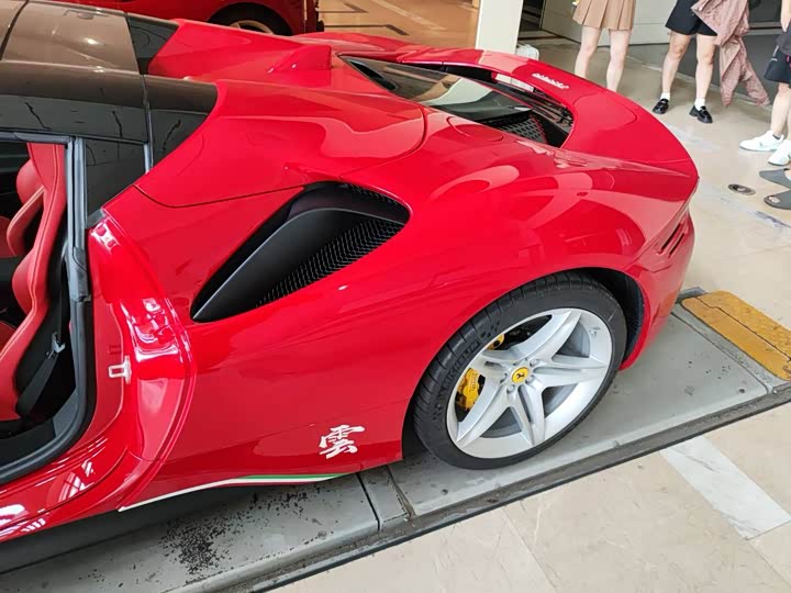 Фото 7 - Ferrari SF90