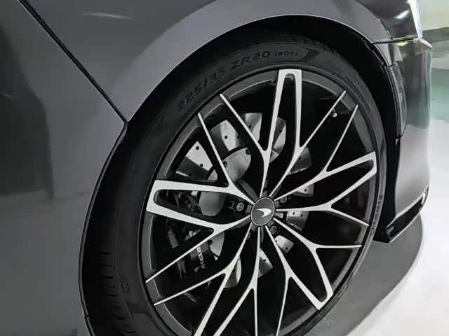 Фото 3 - McLaren GT