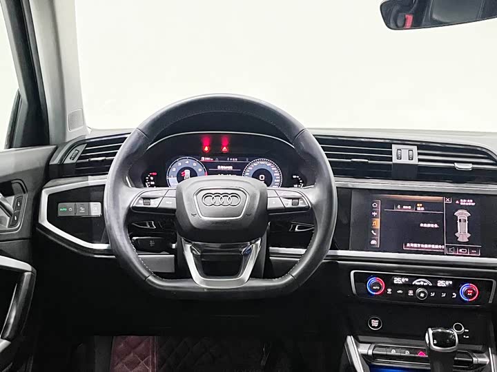 Фото 4 - Audi Q3