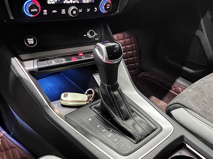 Фото 8 - Audi Q3