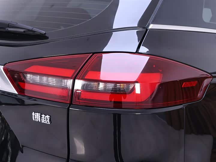 Photo 9 - Geely Atlas