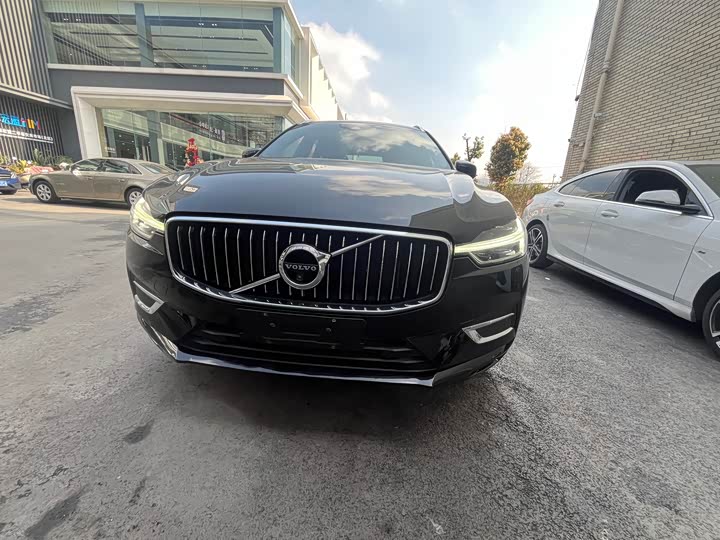 Фото 2 - Volvo XC60