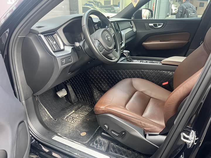 Фото 5 - Volvo XC60