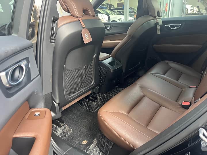 Фото 6 - Volvo XC60