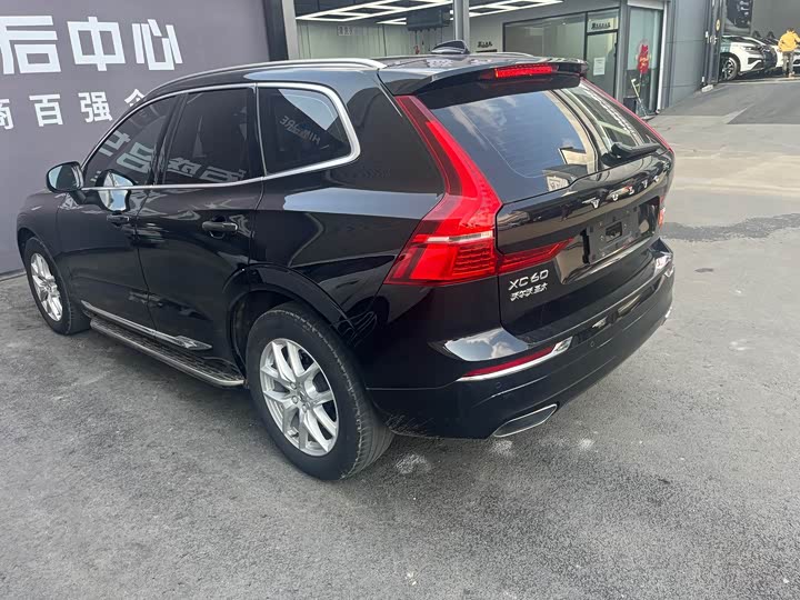 Фото 8 - Volvo XC60