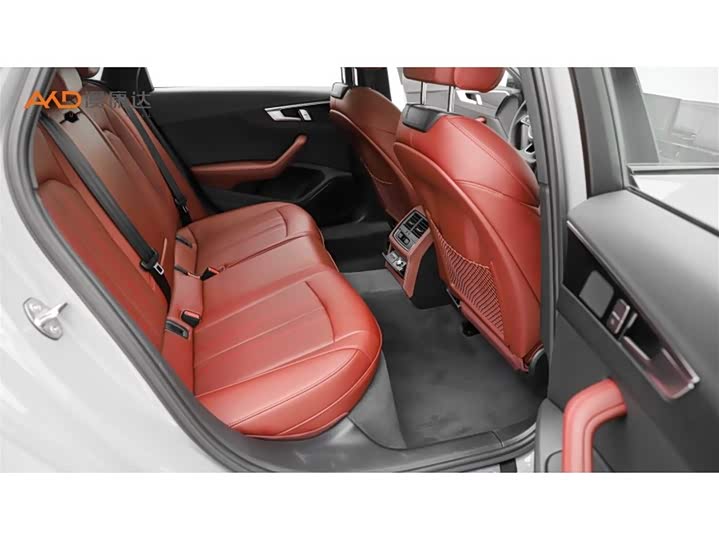 Фото 8 - Audi A4L