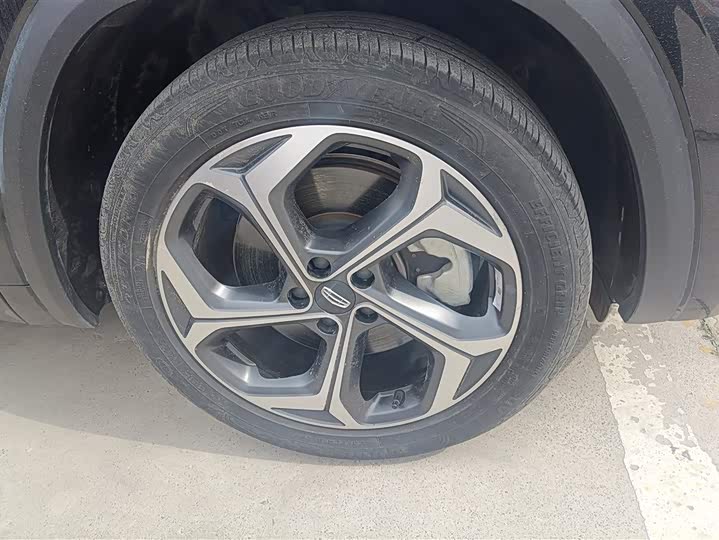 Фото 6 - Geely Monjaro