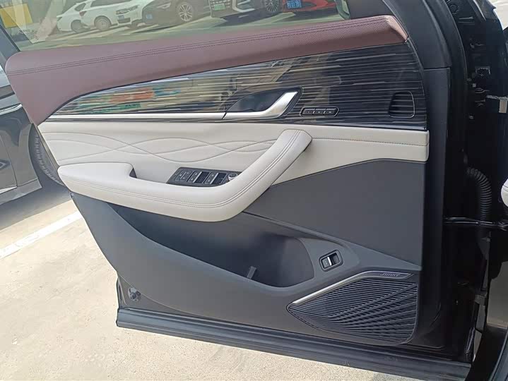 Фото 7 - Geely Monjaro