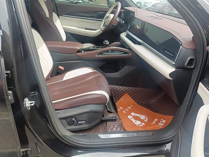 Фото 8 - Geely Monjaro