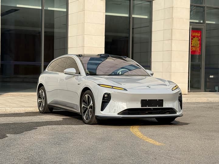 Photo 3 - Nio ET5T