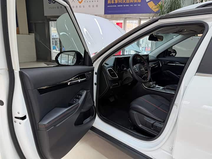 Фото 8 - Kia KX3