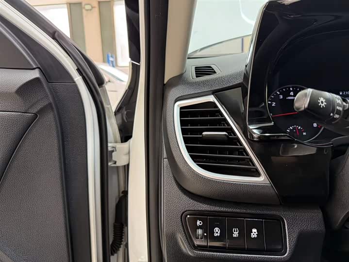 Фото 9 - Kia KX3