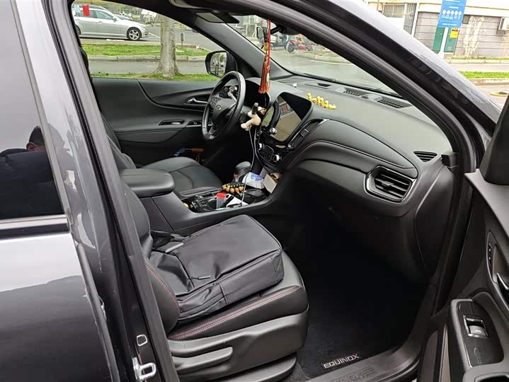 Фото 8 - Chevrolet Equinox